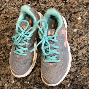 Girl Under Armour tennis shoes